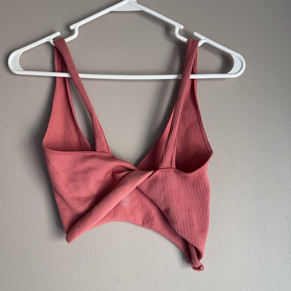 Dynamic Ribbed  Crop Top - Picture 2 of 3